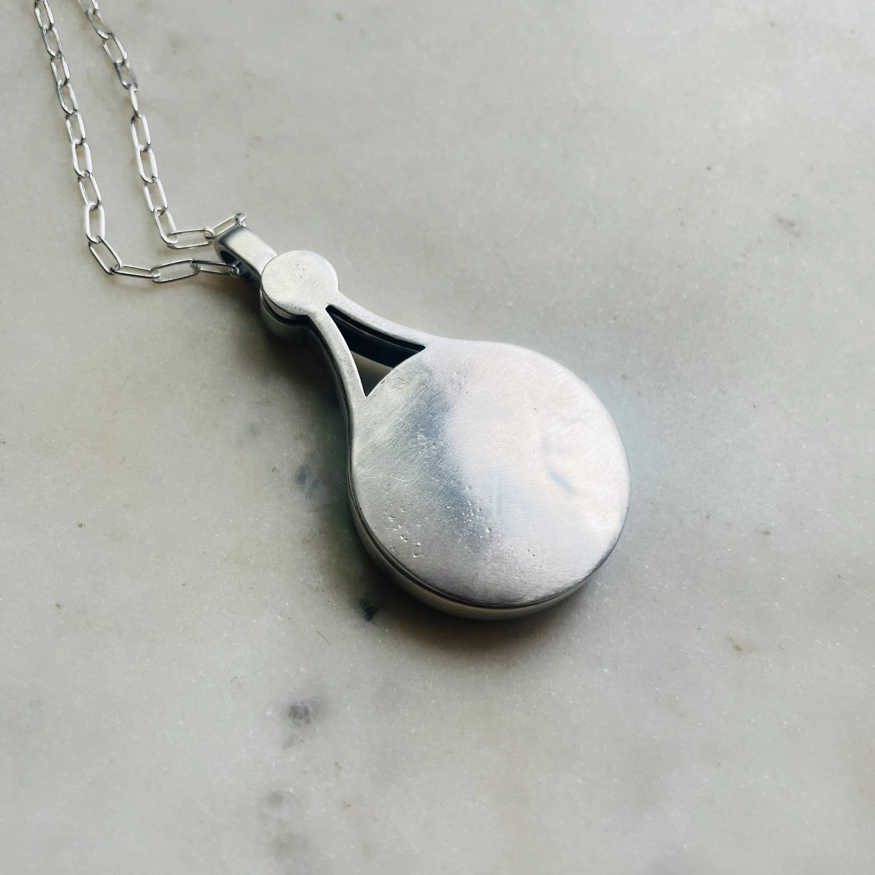 LOUPE PENDANT