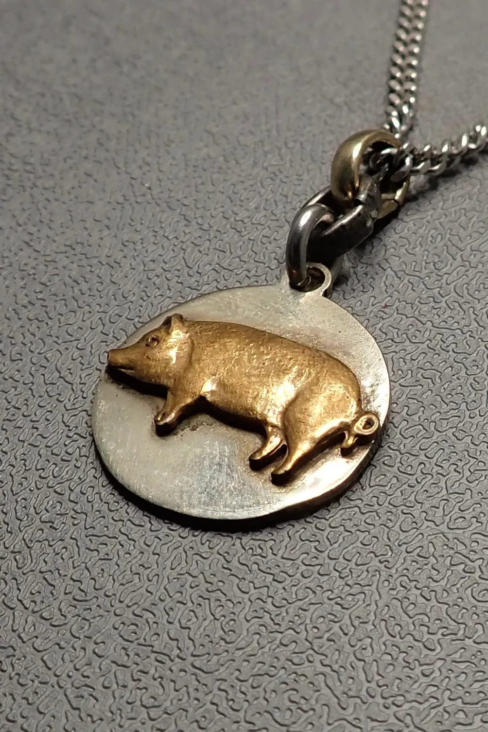 PIGGIE PENDANT NECKLACE