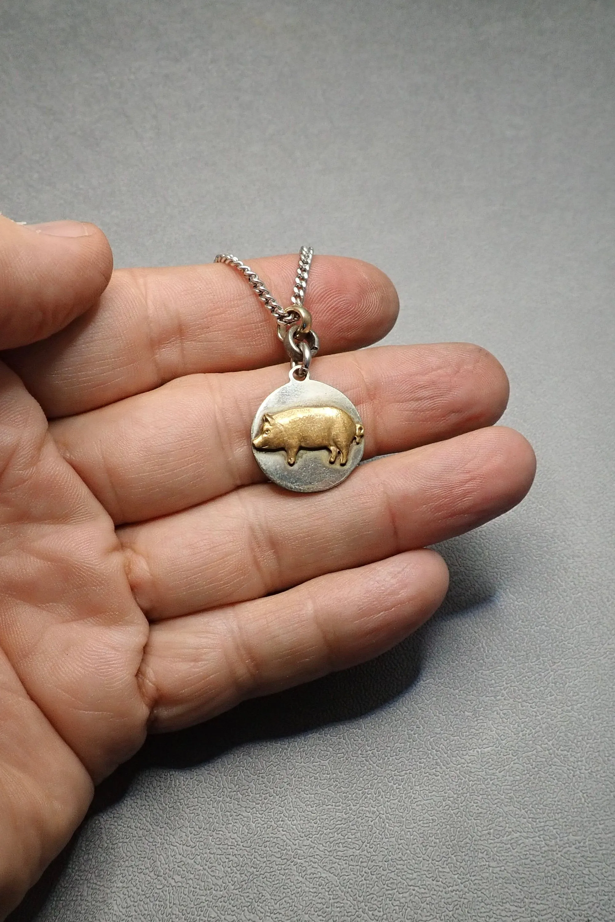 PIGGIE PENDANT NECKLACE