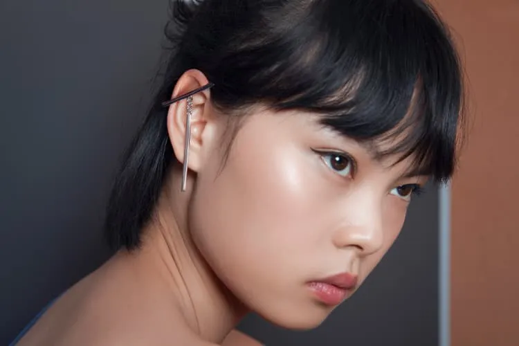 T shaped ear-cuffs in silver