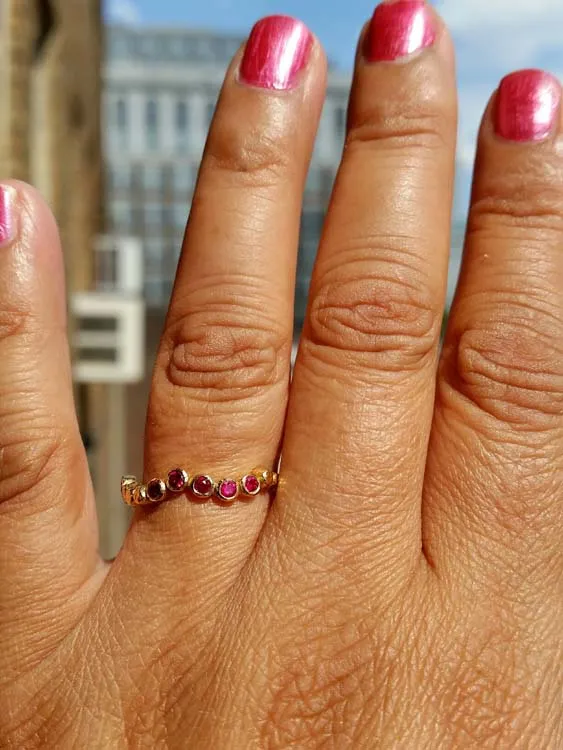 Wavy Pebbles Rubies Band in 18k Yellow Gold