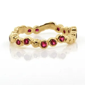 Wavy Pebbles Rubies Band in 18k Yellow Gold